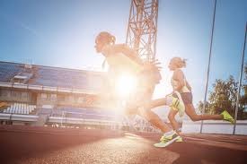 《棒球与大健康：现代球员的定制化食谱与睡眠监测》